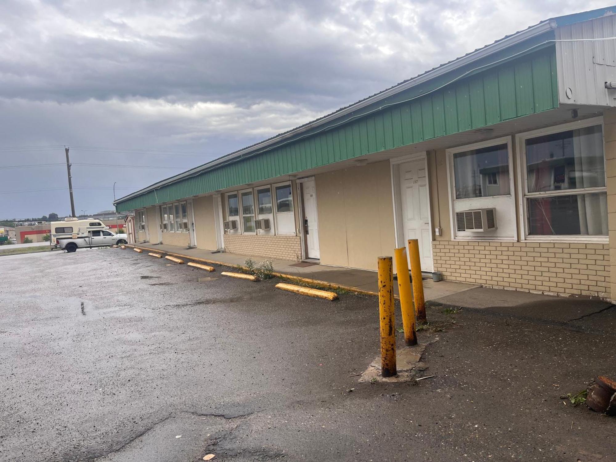 Caravan Motel Fort St. John Exterior photo