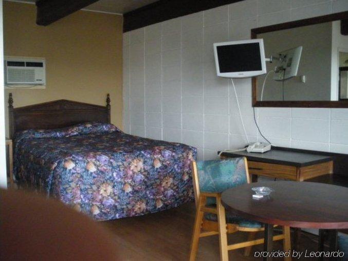 Caravan Motel Fort St. John Room photo